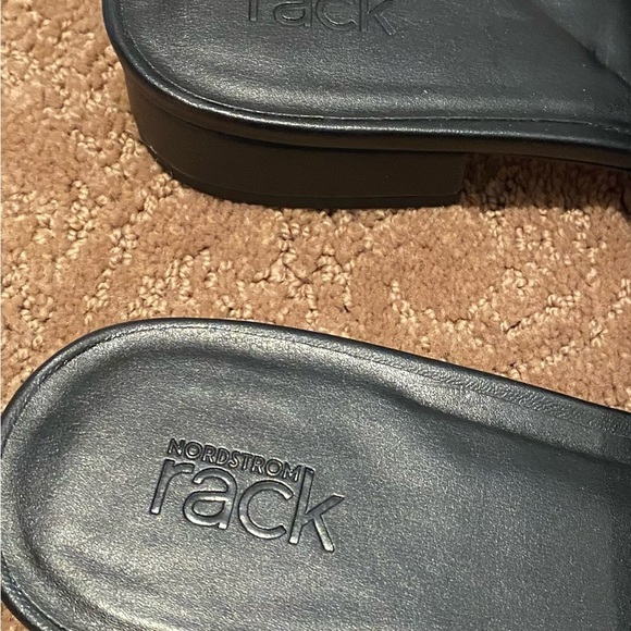 Women’s Black Textured Slide Sandals New Size 9.5 vegan Nordstrom Rack - Picture 3 of 10